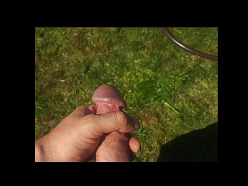 ❤️ Heta heta tjejen får sin rosa fitta knullad och kommer med en spruta i en sommarträdgård Just porr at us